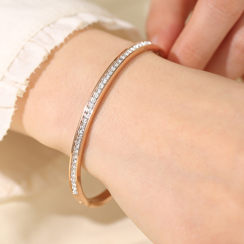 Women's Stainless Steel Titanium Bracelet Non-Fading Fashion Jewelry