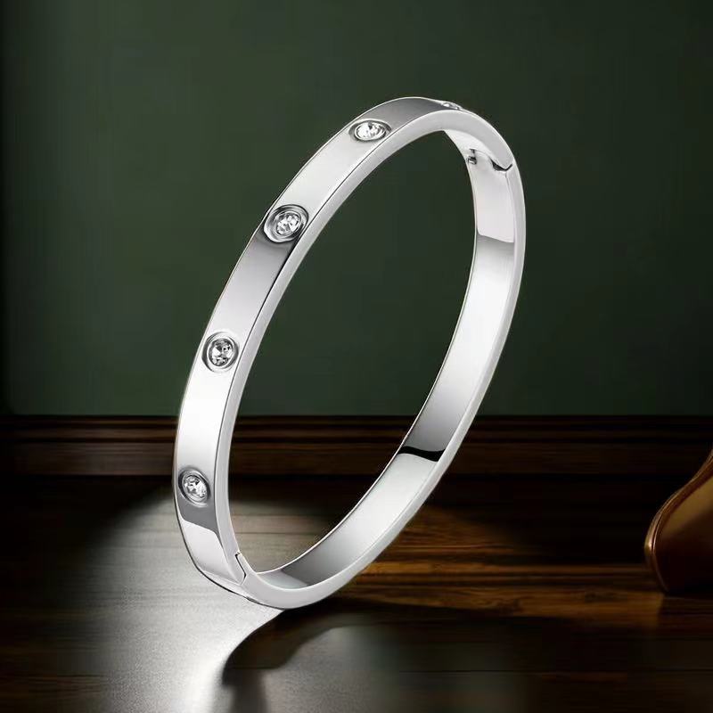 Women's Stainless Steel Titanium Bracelet Non-Fading Fashion Jewelry