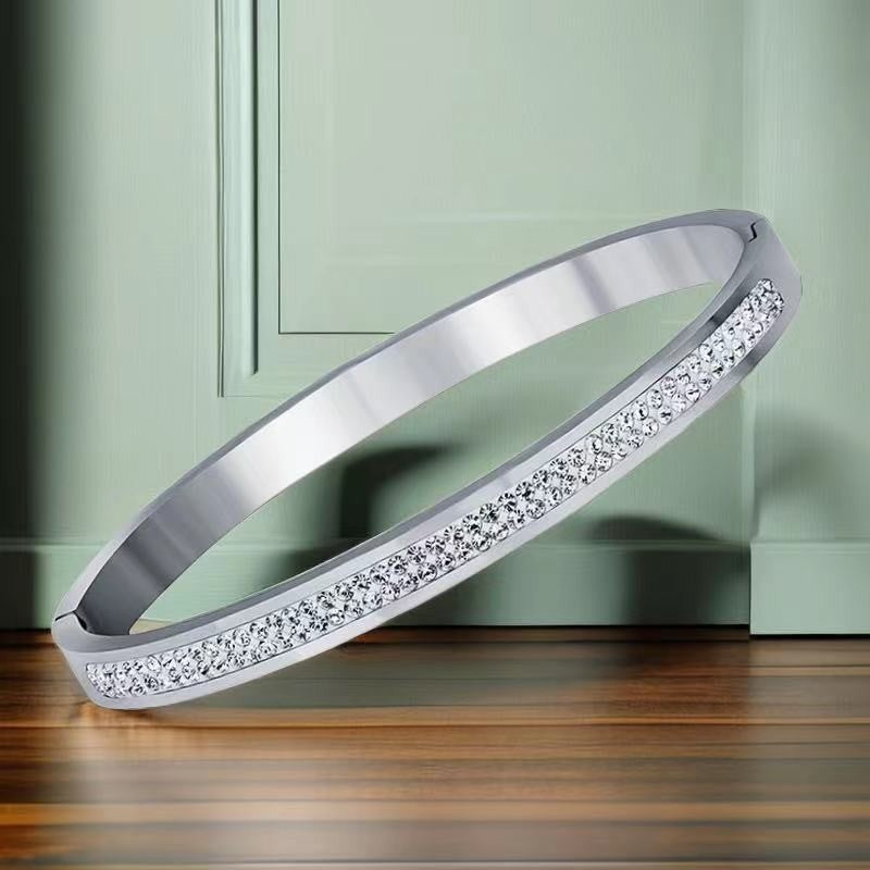 Women's Stainless Steel Titanium Bracelet Non-Fading Fashion Jewelry